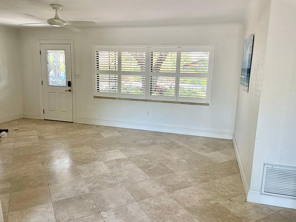 2nd image of 220 Davis Blvd