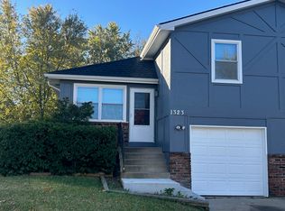 1323 E 152nd Ter, Olathe, KS 66062