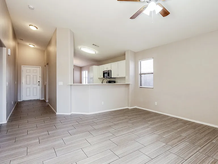 2525 S 109th Dr — Photo 5