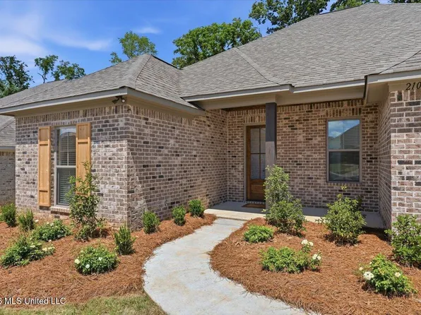 210 Birch Ln, Canton, MS 39046