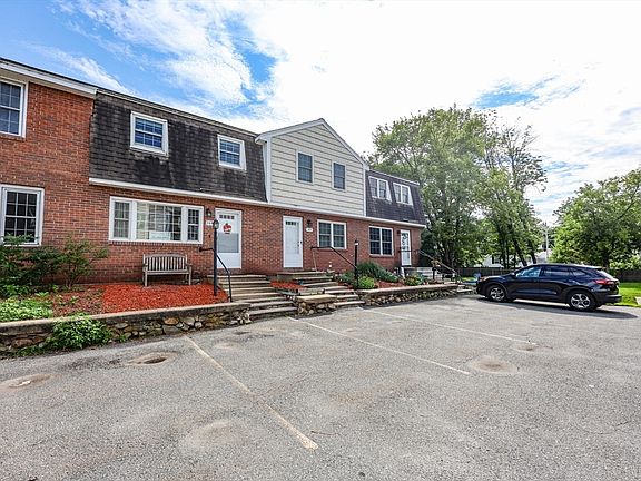 2nd image of 24B Rockingham St #14