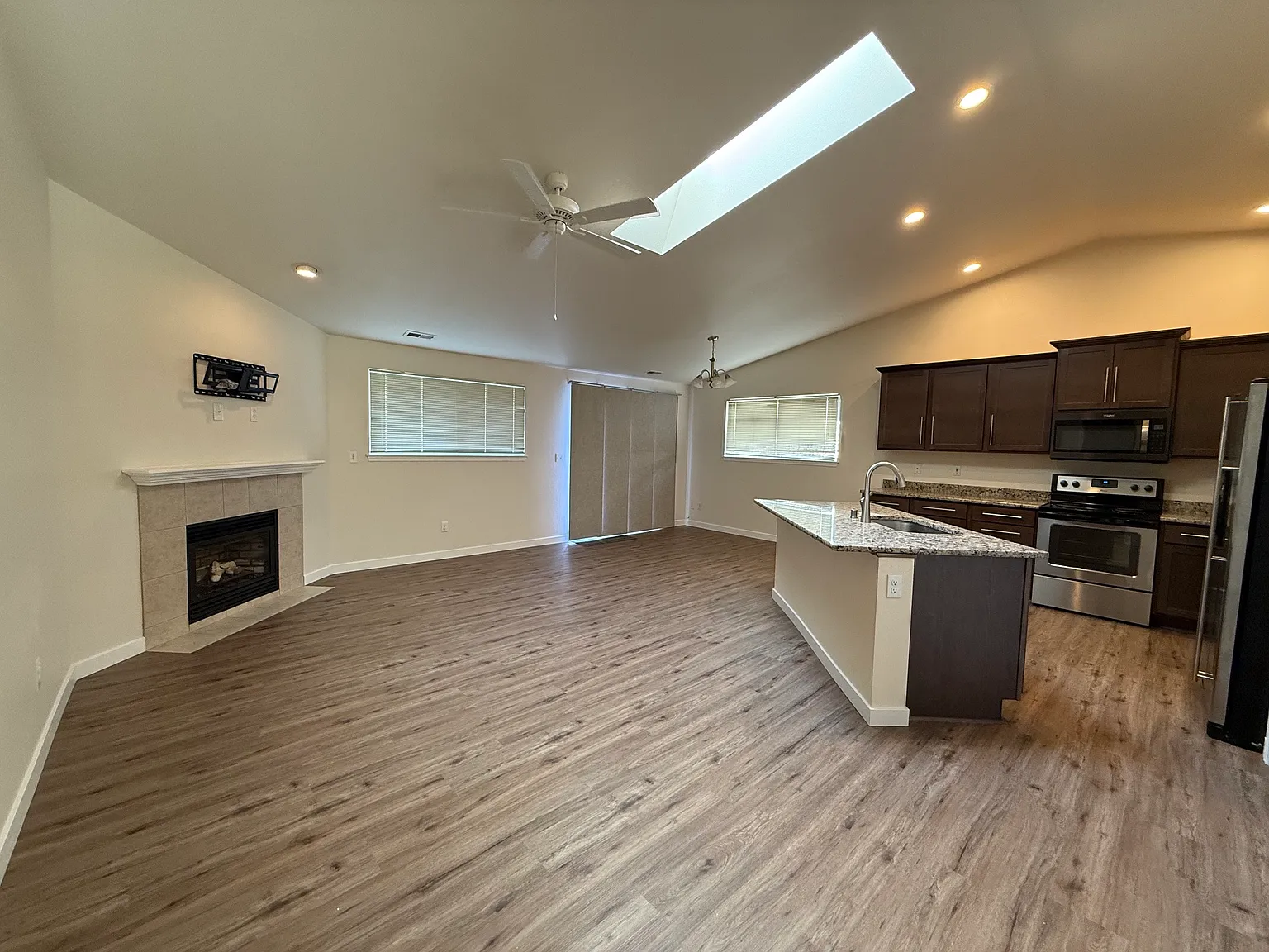 3 bed, 1260 sqft, $2,850 — Photo 3