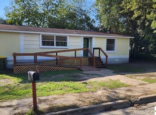 822 Cuero St, Gonzales, TX 78629