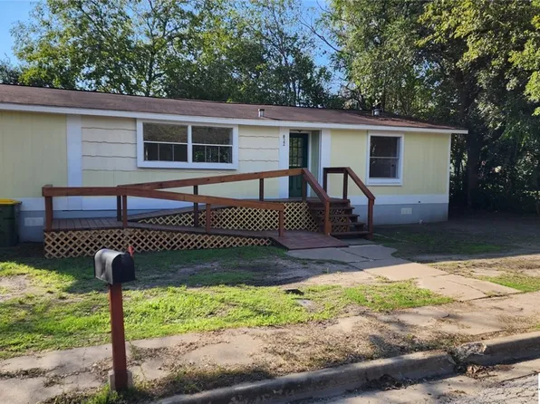 822 Cuero St, Gonzales, TX 78629