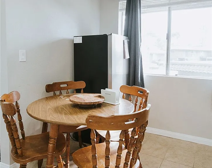 1554 Border Ave — Photo 3