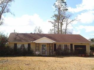 3385 Oakwood Ln, Beaumont, TX 77703