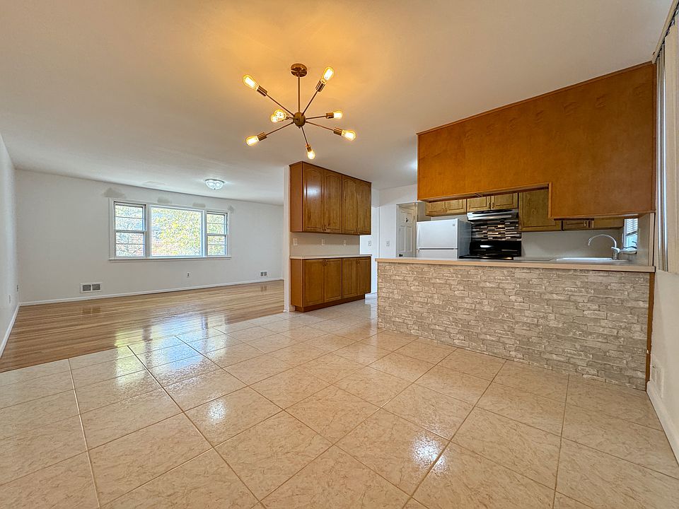 1st image of 6 Zoe St Floor 2