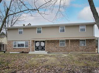 401 N Beck Rd, Lindenhurst, IL 60046