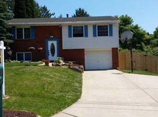 122 Lycoming Dr, Coraopolis, PA 15108
