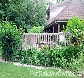 Front entrance
						:
						Stairs leading to front door
