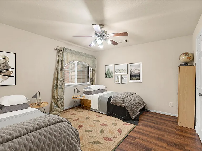 1146 Glenwood Canyon Ln — Photo 3