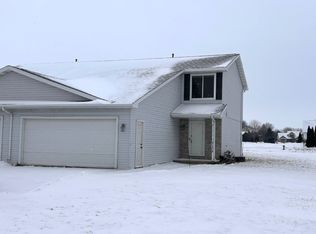 W5809 Skippers Ln, Appleton, WI 54915