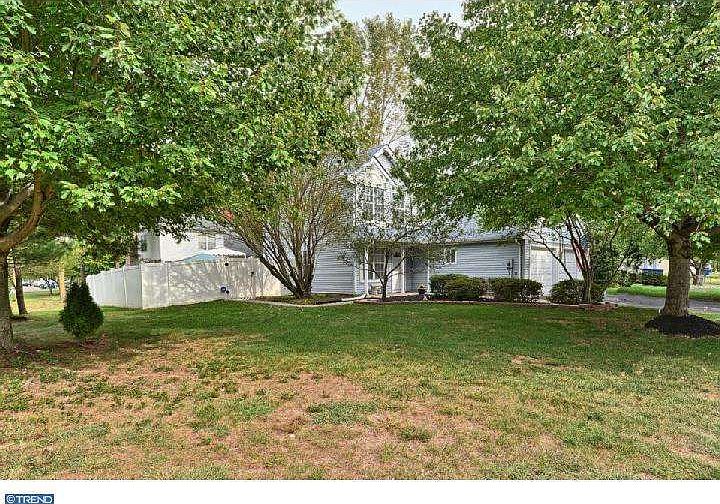 1st image of 9 Tudor Dr
