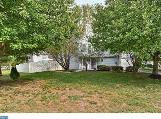 9 Tudor Dr, Burlington, NJ 08016