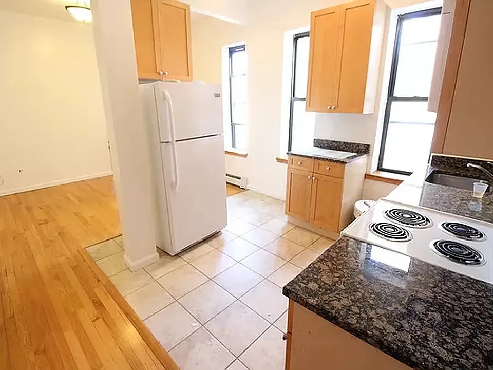 61 W 86th St #5C