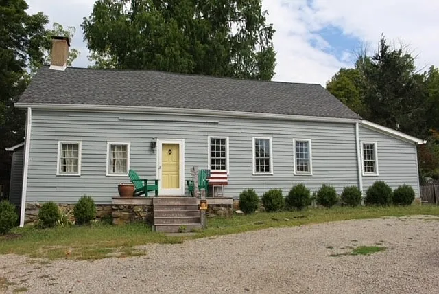 4 E Main St #1