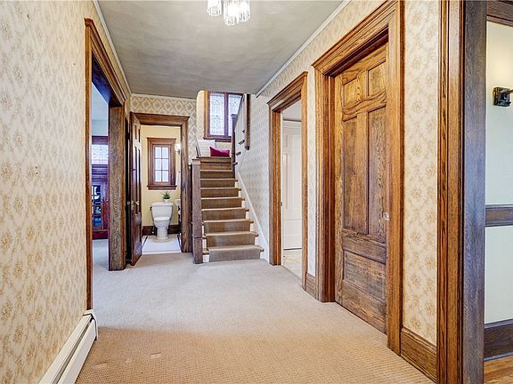 5th image of 370 Barrington St