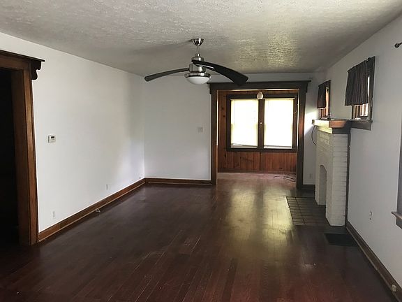 5th image of 742 Center St