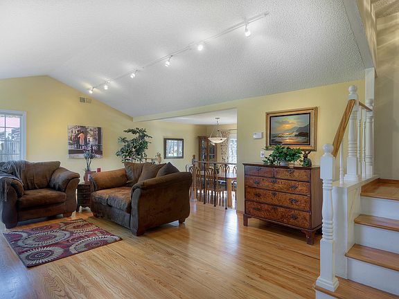 5th image of 1168 Cranberry Ave