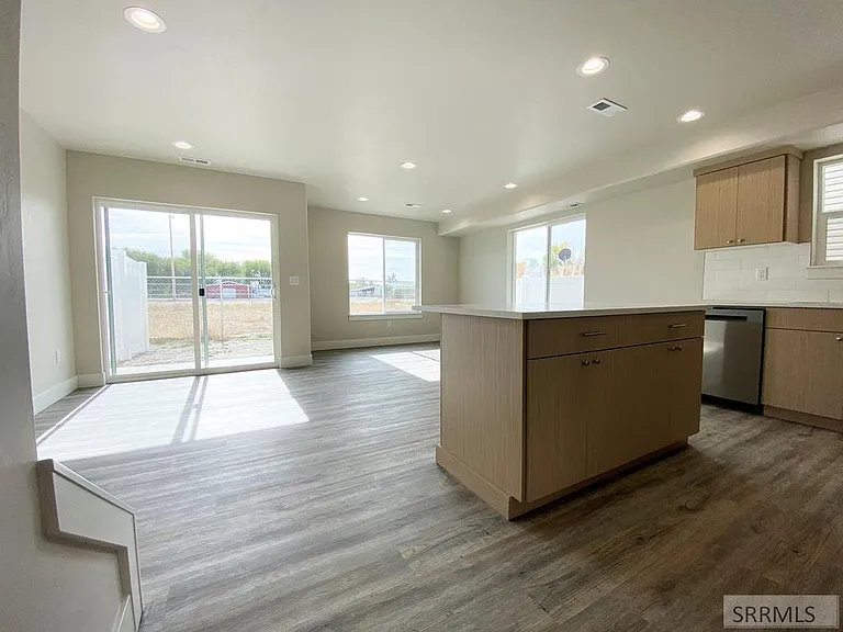 327 Lemmon Ln — Photo 11