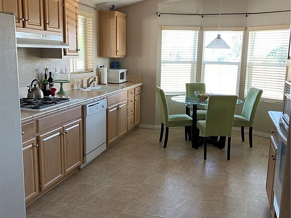 2nd image of 15455 Glenoaks Blvd Spc 137