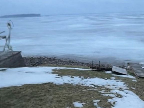 2nd image of 6996 Lakeshore Rd