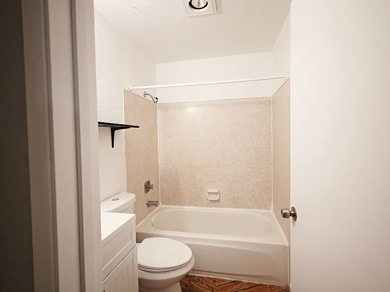 5018 11th Ave NE #D — Photo 13