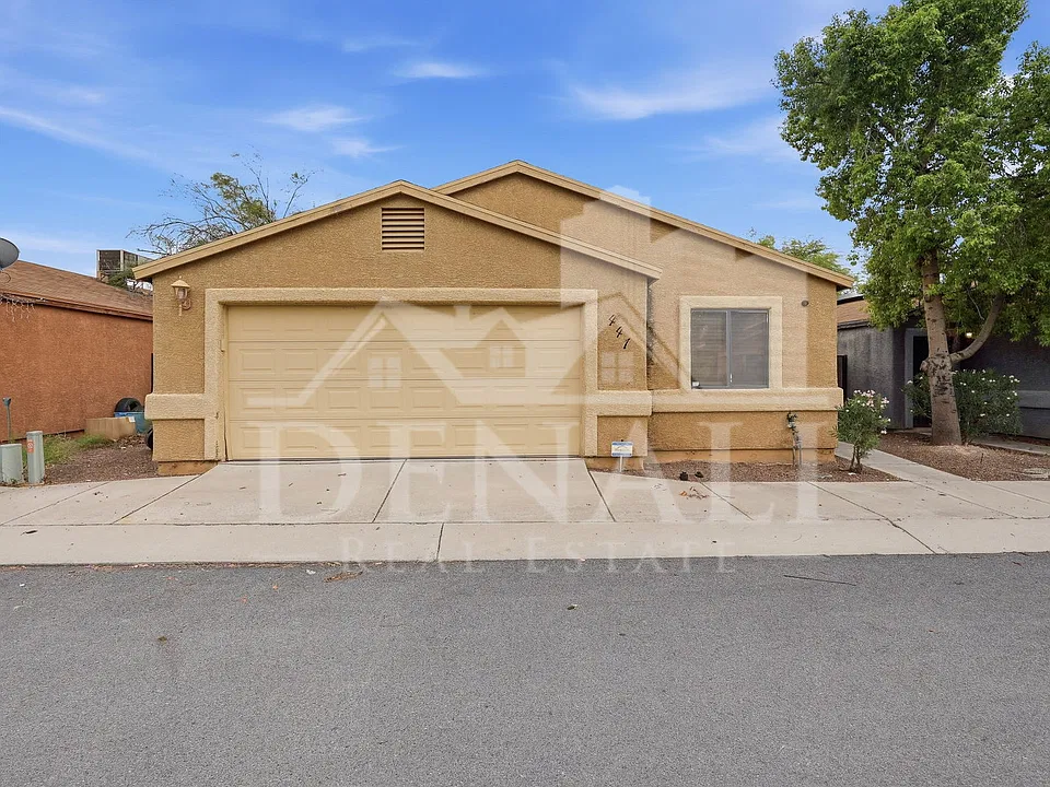 441 E Geronimo Bluff Loop
