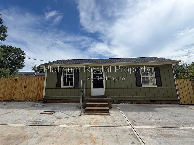1868 Quarry Rd NW — Photo 2