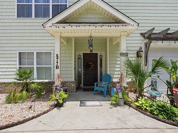3rd image of 577 Sunnyside Ave. #b