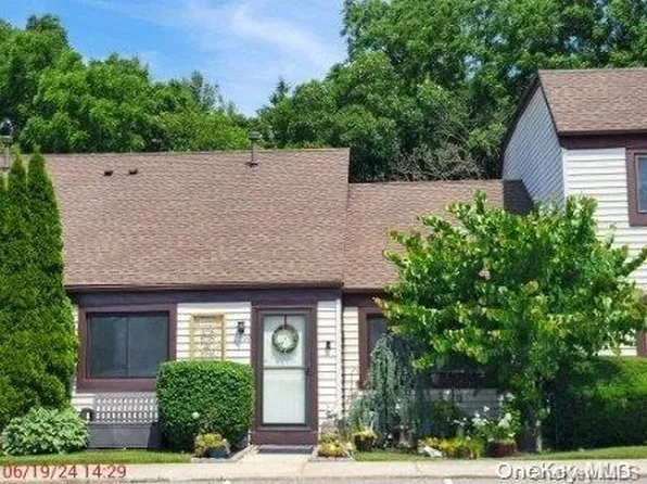 20 Monet #20, Middle Island, NY 11953