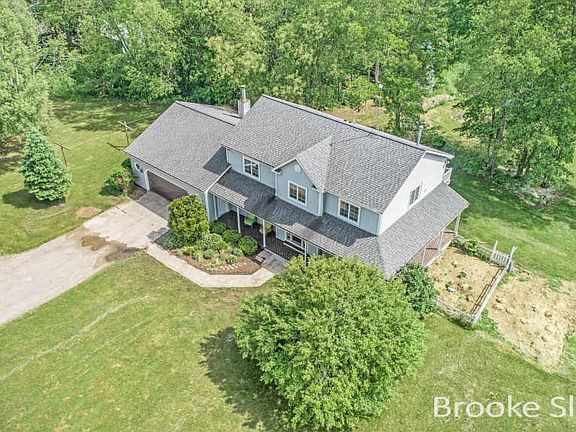 3rd image of 13678 Clear Creek Dr NE