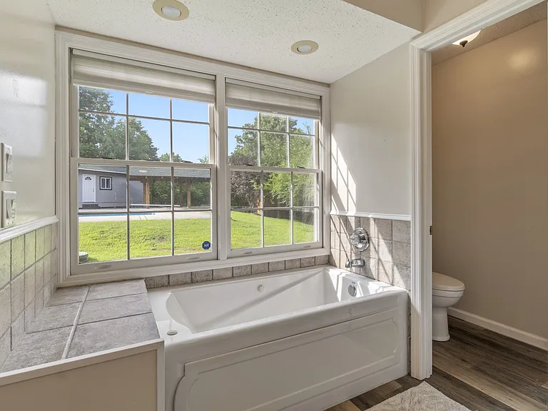2541 Cross Winds Ln — Photo 27
