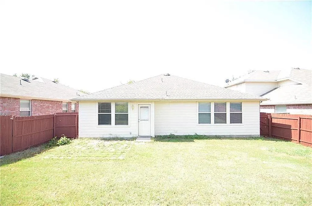 3 bed, 1550 sqft, $2,200 — Photo 3