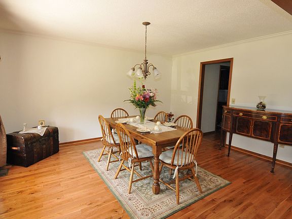 3rd image of 1283 Silverwood Dr