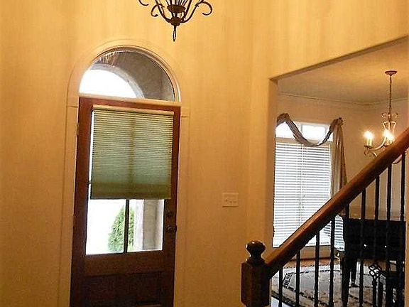 4th image of 216 Essex Dr