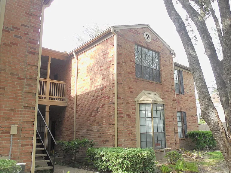 2255 Braeswood Park Dr #218 — Photo 1