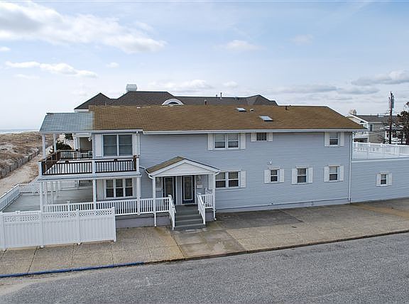 3rd image of 3500 Wesley Ave #A