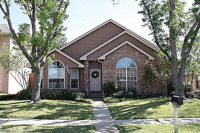 1st image of 625 Lake Bluff Dr