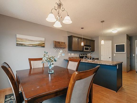 3rd image of 720 SE Carefree Ln