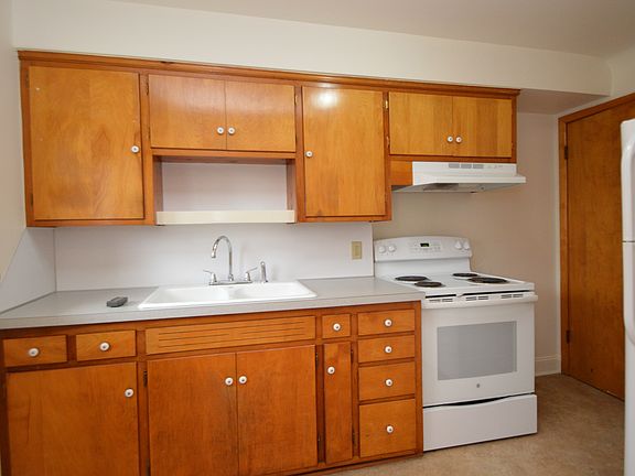 3rd image of 730 Fairlawn Dr