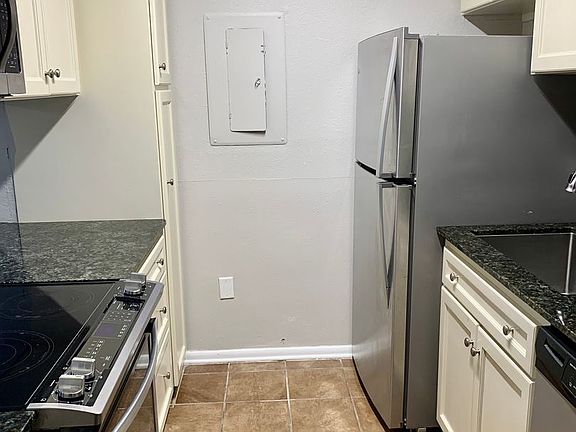 4th image of 110 W Bayou Pkwy APT 606