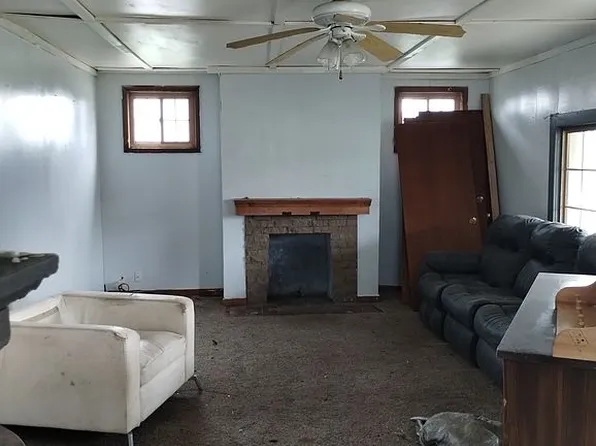 715 S State Line Rd, Sharon, PA 16146