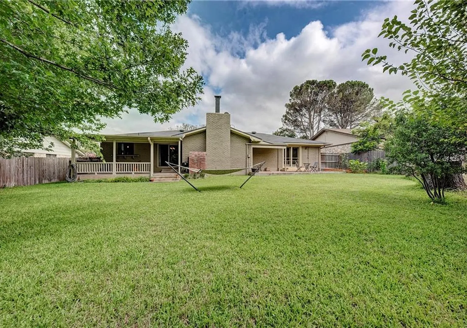 Georgetown home for lease - 3 bedrooms and 2 bathrooms in San Garbiel Heights — Photo 2