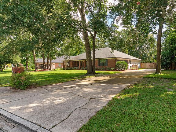 3rd image of 1753 Greenridge Cir S