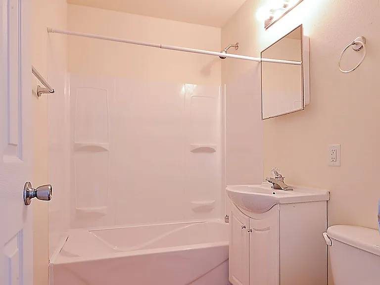 506 11th Street NW - Pet Friendly 4-Plex with Central Heat and Air — Photo 8