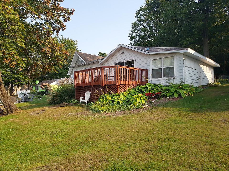 1st image of 47220 Woodland Dr