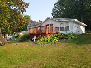 47220 Woodland Dr, Bangor, MI 49013