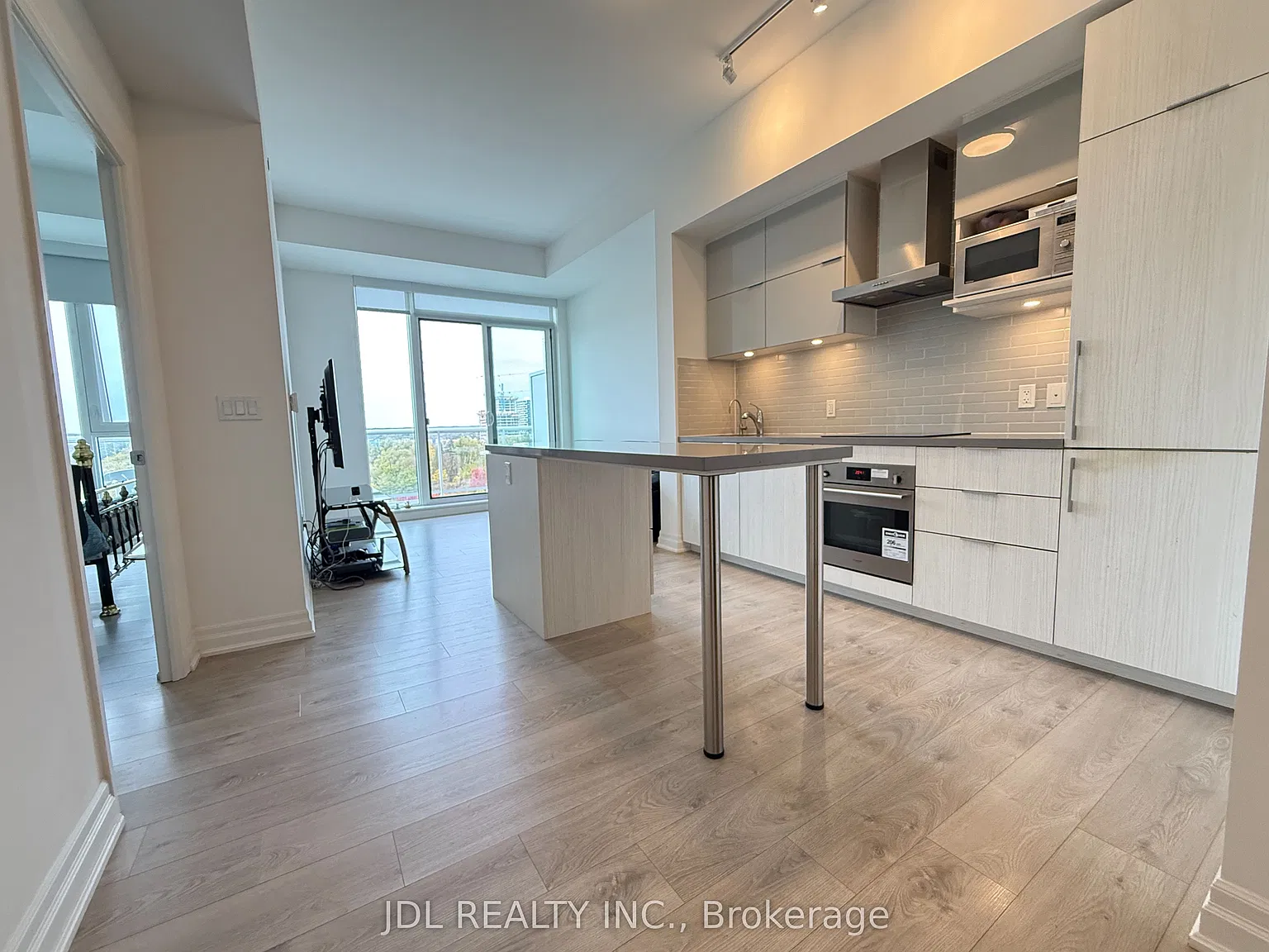 2 bed, $2,600 — Photo 4