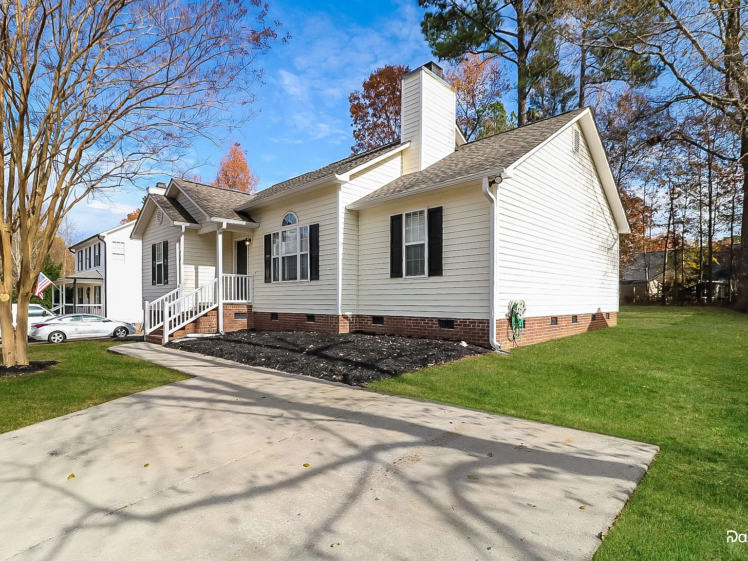 3 bed, 2.0 bath, 1341 sqft, $1,730 — Photo 2